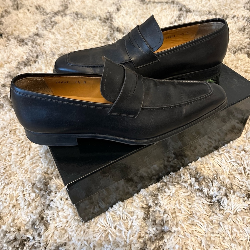 Magnani men’s penny loafers- Black size 9
